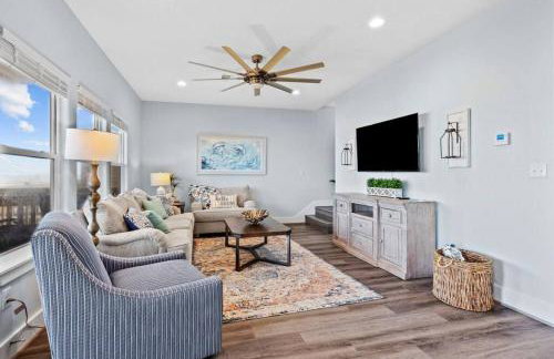 Beachfront oasis! Hot tub, gameroom, double deck!! - Foto 7