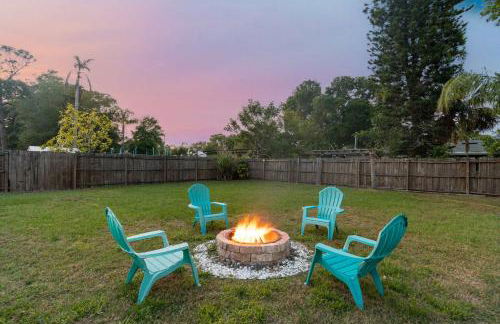 Tropical Retreat with Heated Pool & Firepit - Foto 26