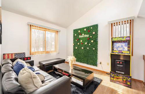 Cozy Cabin at Poconos With Hot Tub and Fire Pit - Foto 4