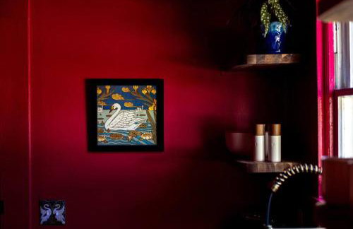 The Swan - Vibrant East Hill Getaway - Foto 8