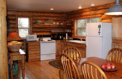 Peaceful Waterfront Log Cabin near Crater Lake National Forest, Oregon - Foto 31