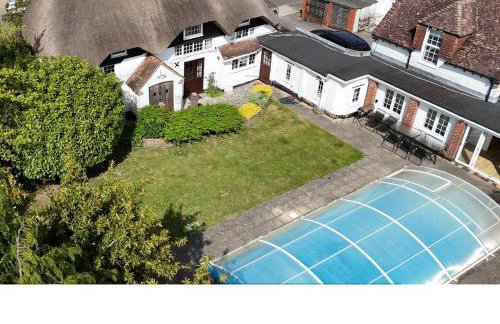 Beautiful Thatched Cottage with Outdoor Pool, Secure Garden, Dog & Family Friendly! Chichester Holiday Properties - Foto 9