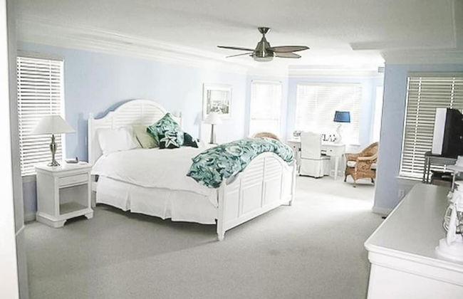 Coastal Escape w Pool Pool Table Walk to Beach - Foto 17