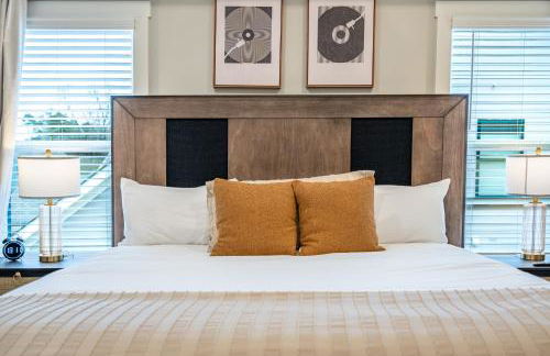 Modern Emerson retreat close to LakePoint Sports - Photo 29