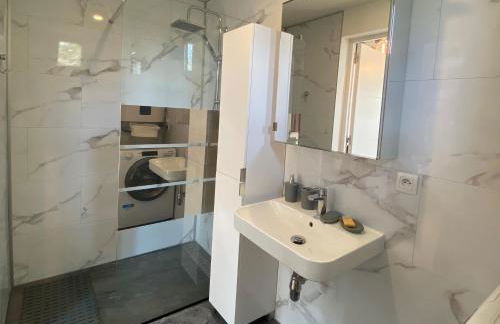 The Little Oak - tiny house with bed on mezzanine & terrace - from 1 to 4 p Disney, Paris & CDG - Foto 31