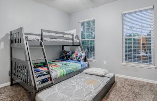 Updated, dog-friendly gem w/fenced yard, foosball & pool tables, WiFi, fireplace - Foto 19