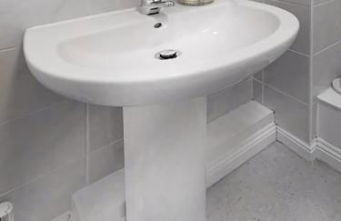 Woking - Parking Garden 2Bed - Photo 13