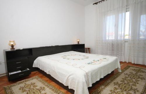 Apartments with a parking space Ugljan - 8404 - Foto 18