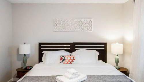 Modern + Cozy Townhome - minutes to Avalon w/king - Foto 3