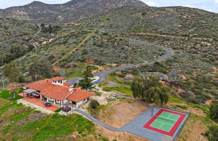 20 Acre Panoramic View Estate Hot Tub Pickleball Game Room - Foto 2