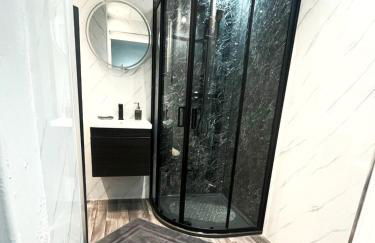 Luxury 3 Bedrooms Entire Flat - Self Check in & Check out - Photo 33