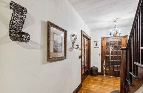 Steps to Edgewater - Sleeps 14 - Fun Game Room Retreat - Foto 13