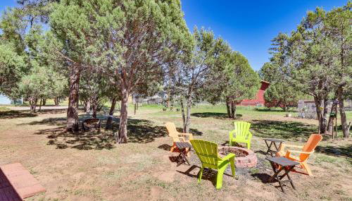 Near Woodland Lake Park Home with Fire Pit! - Foto 3