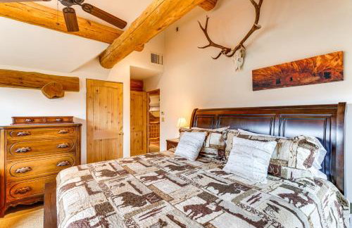 Spacious Rifle Cabin w/ Deck + Mountain Views! - Foto 14