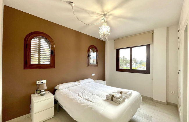 Sunlit Villa Near Golf - Foto 5