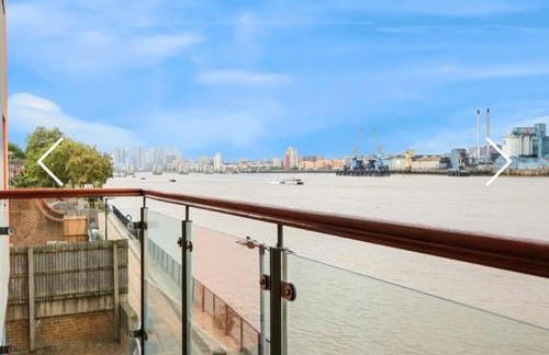 Amazing River view 2 bedroom apartment, sleeps 6, balcony and parking - Foto 10