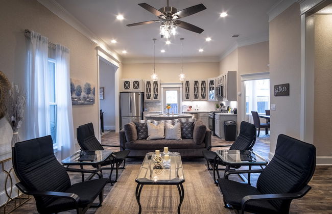 Brand NEW Large Impressive House Near Downtown! - Photo 43