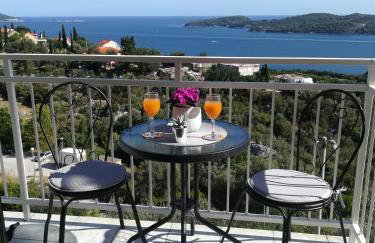 Cozy Apartmant with a sea view in Orašac - Photo 1