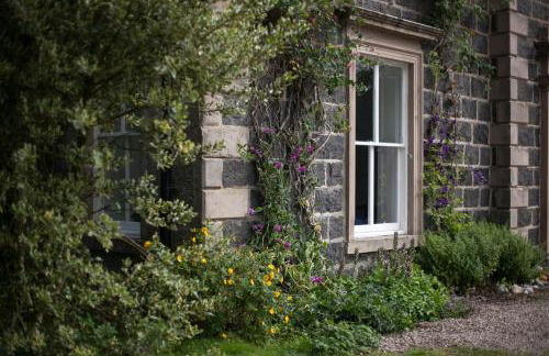 Beautiful Listed Mansion with incredible woodland views - Photo 10