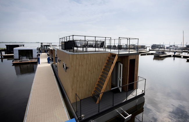 Modern Houseboat With View of the Lake - Foto 23