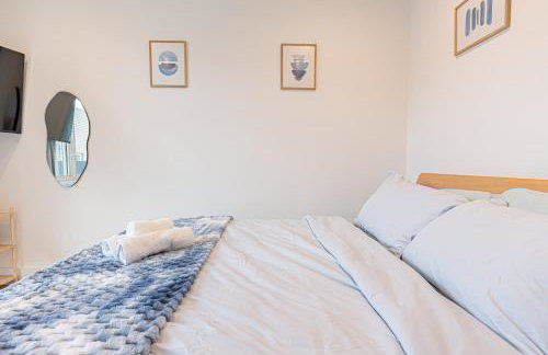 Scandinavian in Brooklyn w Balcony Near Park - Foto 13