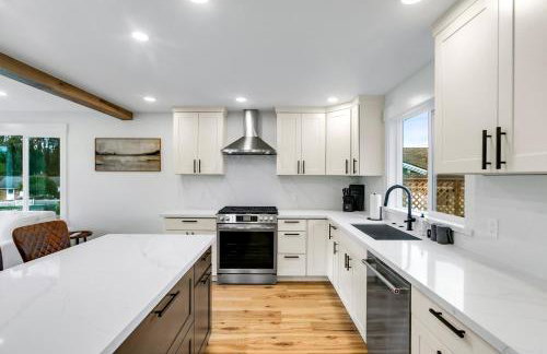 Sunny 3BR Retreat Near Everett Waterfront - Photo 21