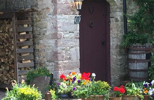 Welsh Gatehouse, Historic Castle which can cater for Electric Vehicle - Foto 26