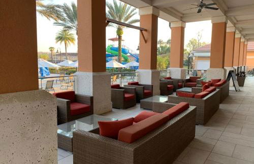 Spacious 4 BR Townhouse with 2 King Size Master Bedrooms, 3 miles to Disney, Free WiFi and Free Parking - Foto 39