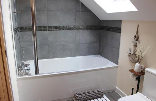 No 1 The Paddock - Spacious holiday home with a hot tub - Foto 28