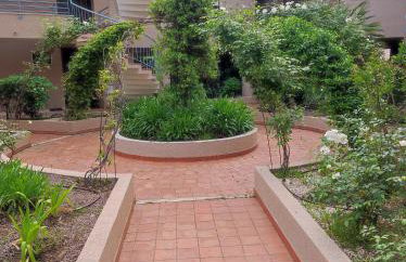 Le Palmier, jardin privatif, plage 200m, centre et restaurants à deux pas, climatisé, wifi, garage, rénové - Foto 17