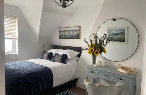 The Penthouse at Percy House Pet Friendly 2 Bedroom Apartment in Porthcawl Sleeps 4 people Located in the town centre - Foto 1