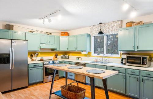 Adventure Hub Hot Tub, Near Waterpark Ski & Golf - Foto 12