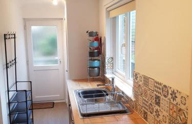 Beechcroft 2 bed part house - Photo 10