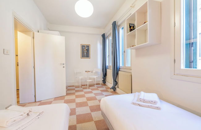 S. Lucia Canal View by Wonderful Italy - Photo 11