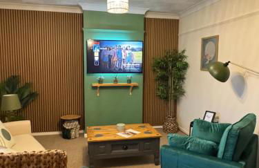 Cherry Blossom Apartment - 3 bed, parking, garden - Photo 7