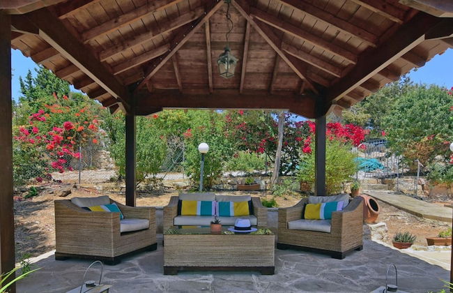 Large Pool & Garden, Billiard, Peaceful Area, Near to the Sea, Coral Bay Paphos - Foto 76