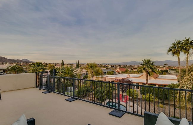 Luxury Contemporary Sanctuary w/ Pool and Views! - Foto 27