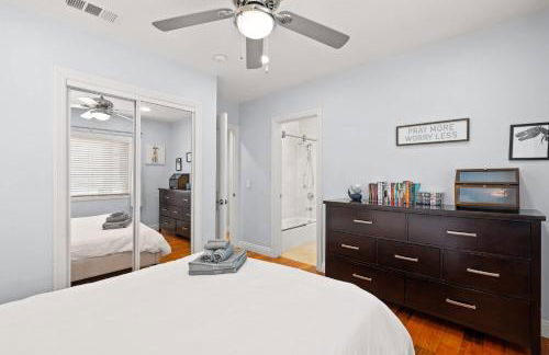 Luxury Estate with Sparkling Pool & Elegant Amenities - Foto 84