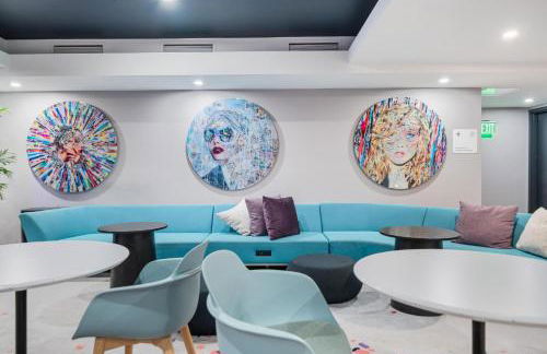 Contemporary Comfort Rooftop Views & Full Kitchen - Foto 9