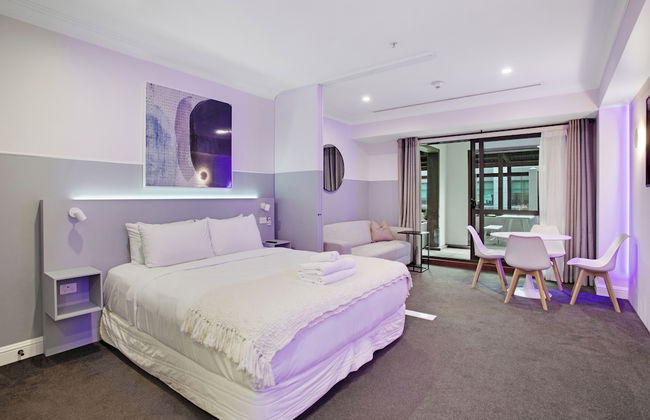 Cozy Studio Retreat in the City By Zodiak Stays - Photo 1