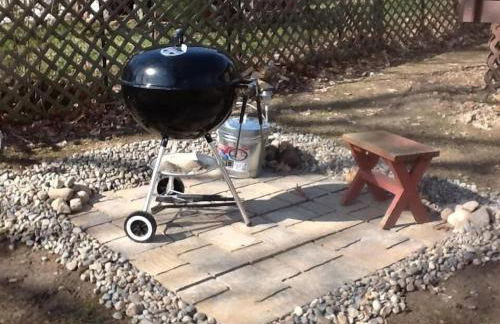 Anthony Beach - Seneca Lakefront Retreat w Covered Dock Lounge Area - Hot Tub & Fire Pit - Pets OK - Foto 19