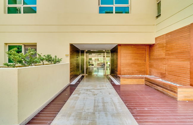 1 Bedroom Apartment Greens - Photo 2