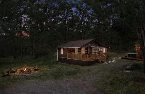 Creekside Cabin w Hot Tub, Fire Pit, Grill, WiFi! - Foto 4