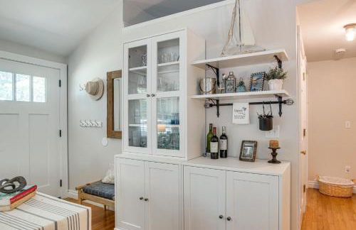 4 Mi to Bristol Beach! Coastal Retreat with Pond - Foto 12