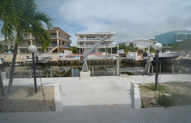 Beautiful Canal Front Home With Above Ground Pool, Dock And Fish Cleaning Station 4 Bedroom Home by RedAwning - Photo 33