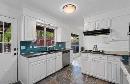 Small Town, Big House - Sleeps 8! - Foto 2