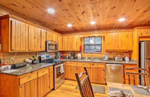 Luxe Fightingtown Creek Cabin 2 King Suites and Spa - Foto 10