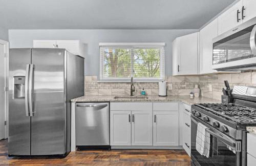 3 Bedroom House with Firepit St. Peters, MO - Foto 3