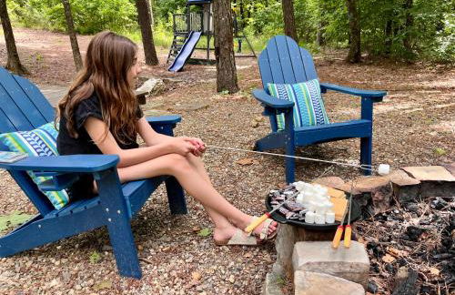 King Suite! Hot Tub, Arcade Games, L2 EV, Fire Pit, Kids Playset, Ping Pong, Dog Friendly - Foto 68