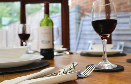 Heathrow Modern House with Parking & Fast WiFi - Foto 46